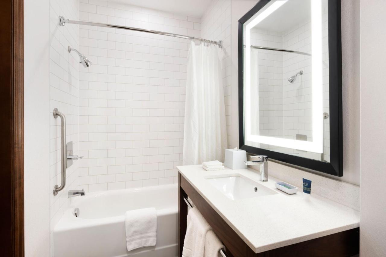 Four Points By Sheraton Calgary Airport Luaran gambar